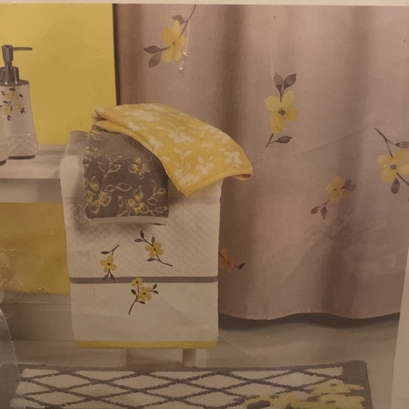 Saturday Knight Limited Spring Garden Fabric Shower Curtain 70x72” new open pkg - Picture 2 of 7